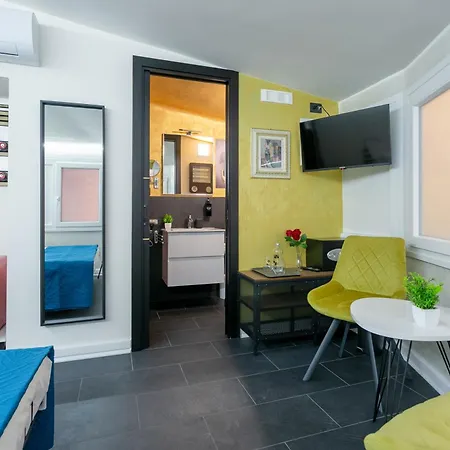 Πανσιόν Le Regine - - Adult Only